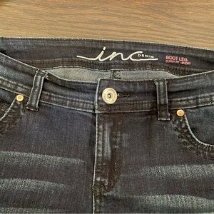 Like new, super flattering Curvy Fit Bootcut in size 6S (6 short)